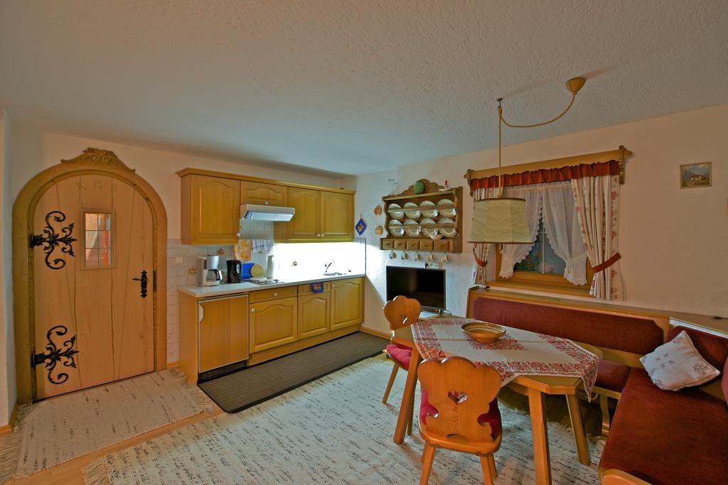 Holzschnitzers Appartements Ehrwald Exterior photo
